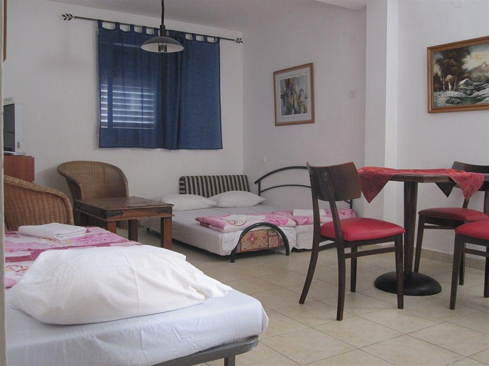 Ga'Aton Motel Naharia Buitenkant foto