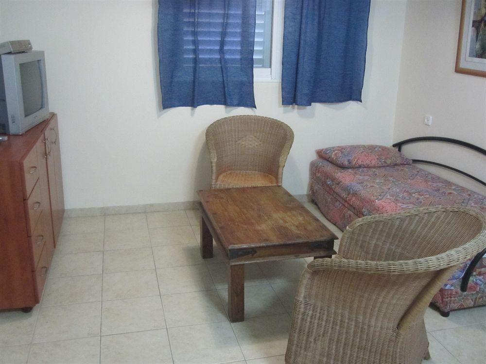 Ga'Aton Motel Naharia Buitenkant foto