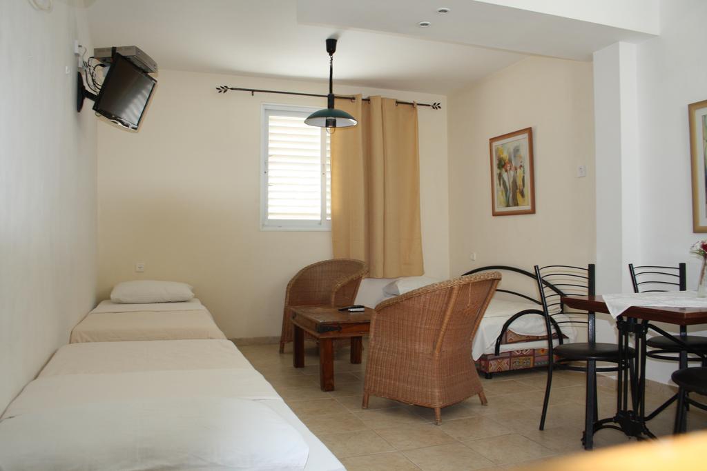 Ga'Aton Motel Naharia Buitenkant foto