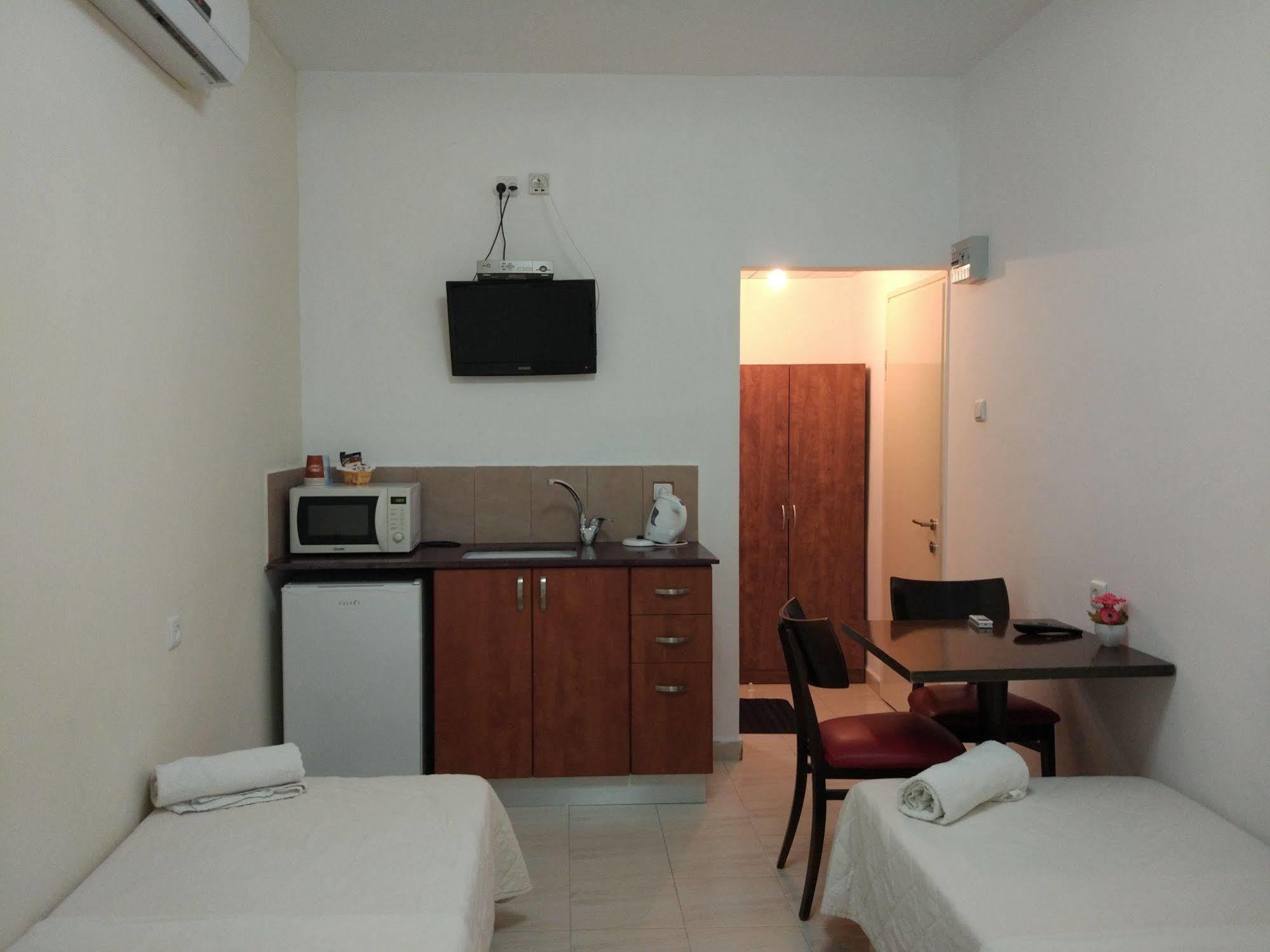 Ga'Aton Motel Naharia Buitenkant foto