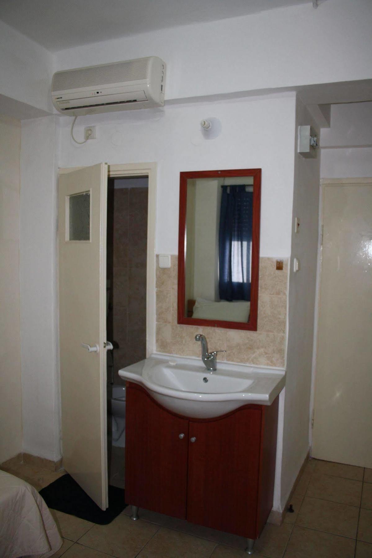 Ga'Aton Motel Naharia Buitenkant foto