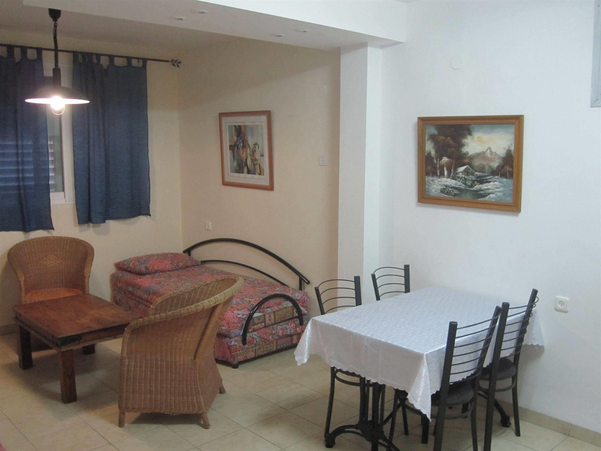 Ga'Aton Motel Naharia Buitenkant foto