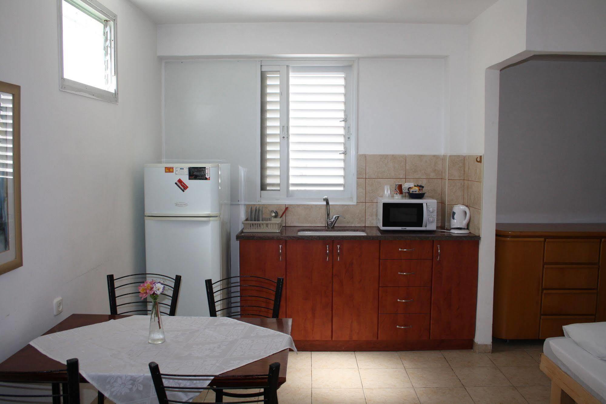 Ga'Aton Motel Naharia Buitenkant foto
