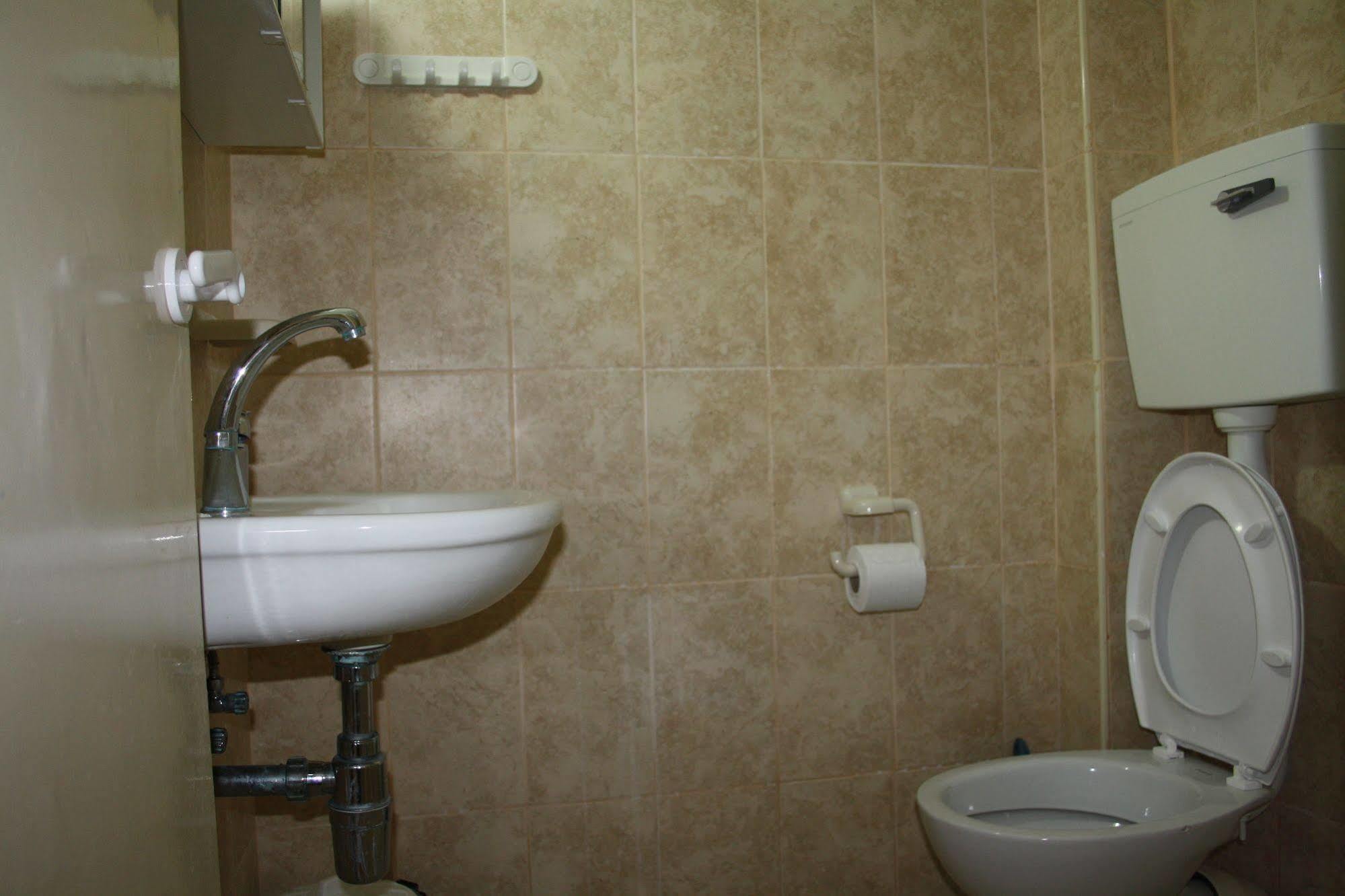 Ga'Aton Motel Naharia Buitenkant foto