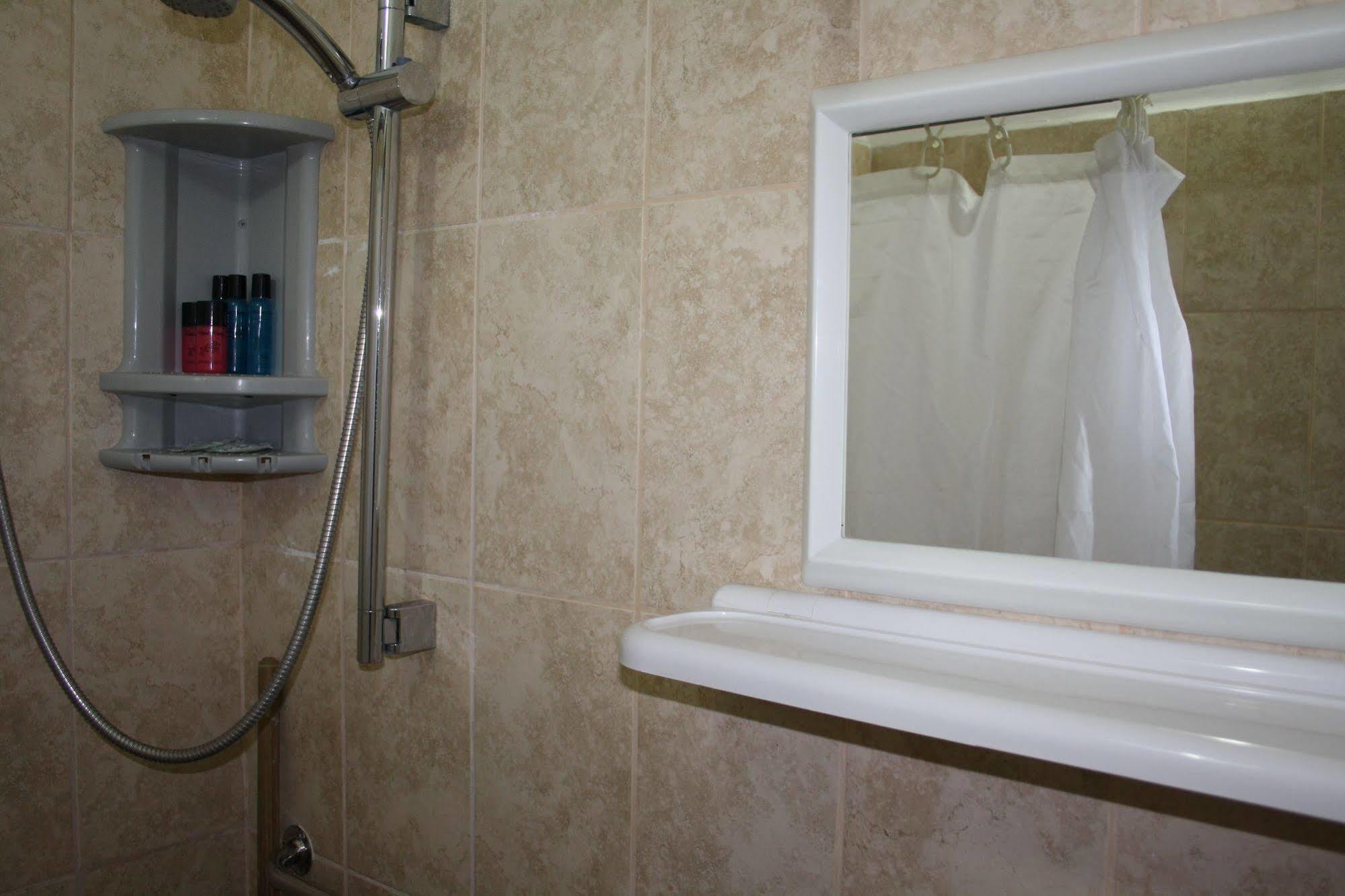 Ga'Aton Motel Naharia Buitenkant foto