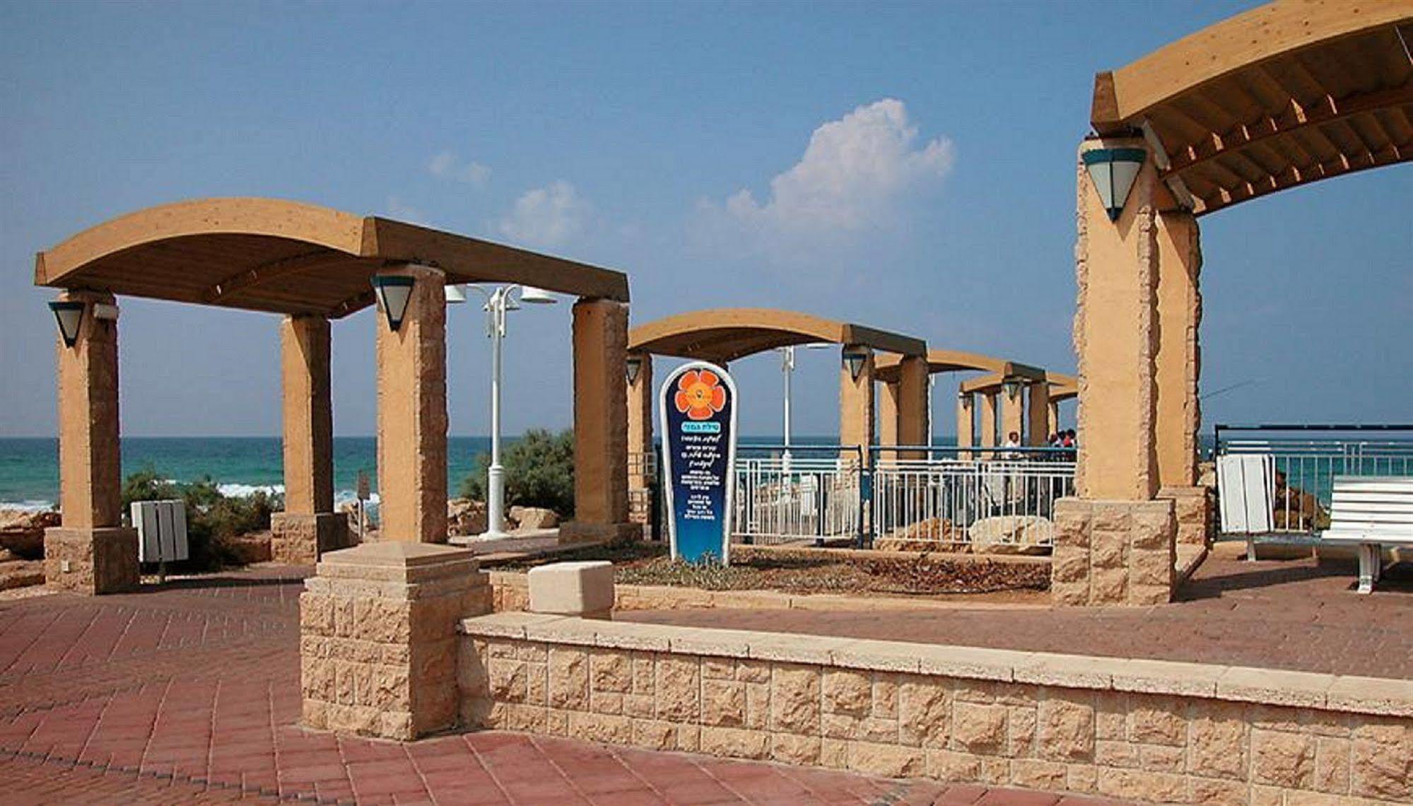 Ga'Aton Motel Naharia Buitenkant foto