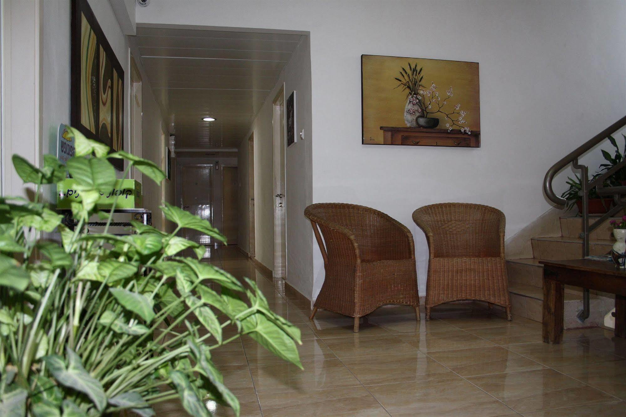 Ga'Aton Motel Naharia Buitenkant foto