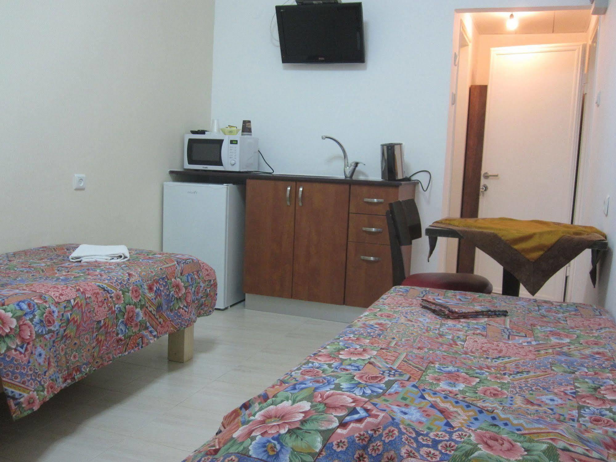 Ga'Aton Motel Naharia Buitenkant foto